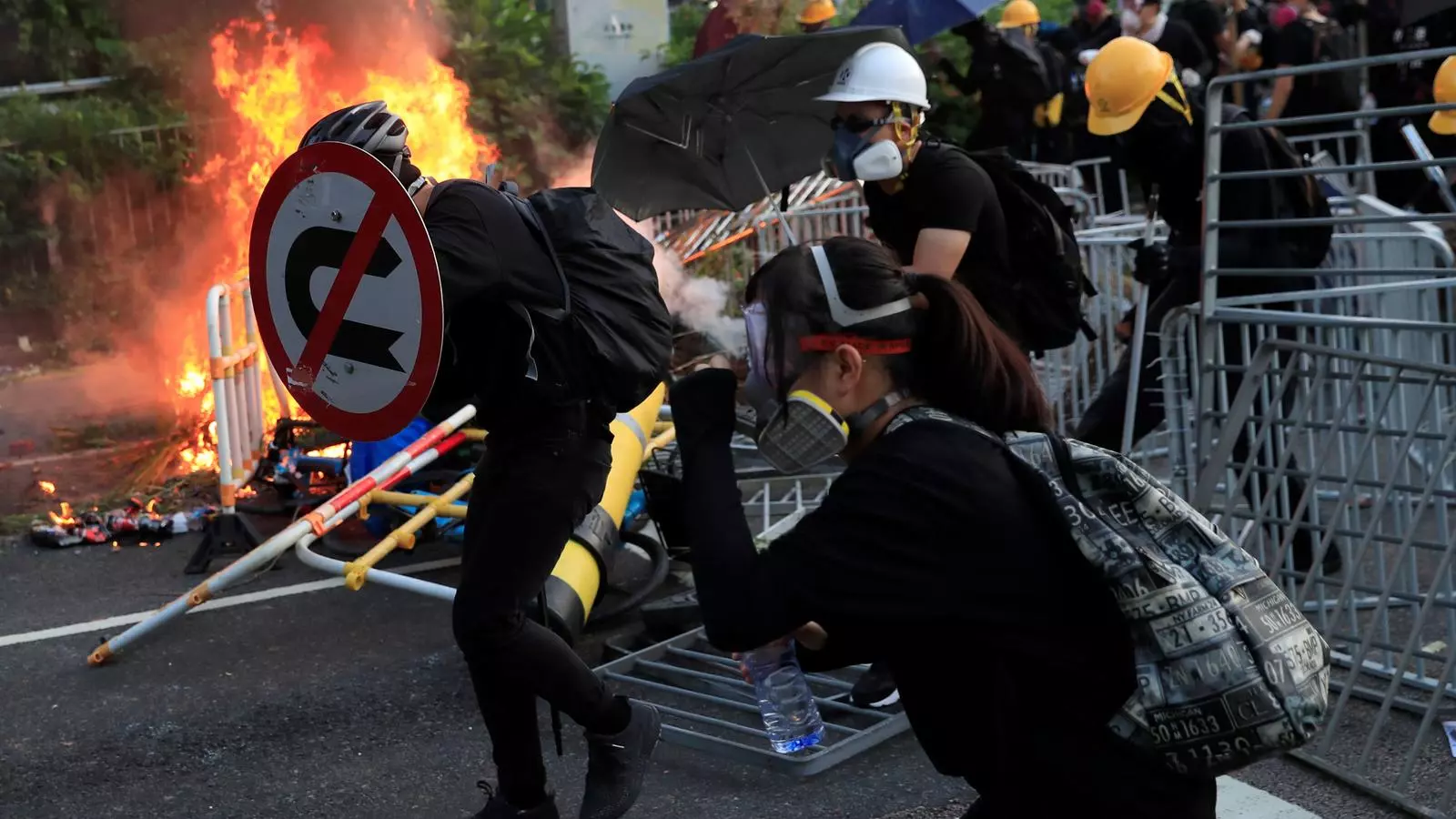 Batalla campal a Hong Kong en la diada nacional de la Xina
