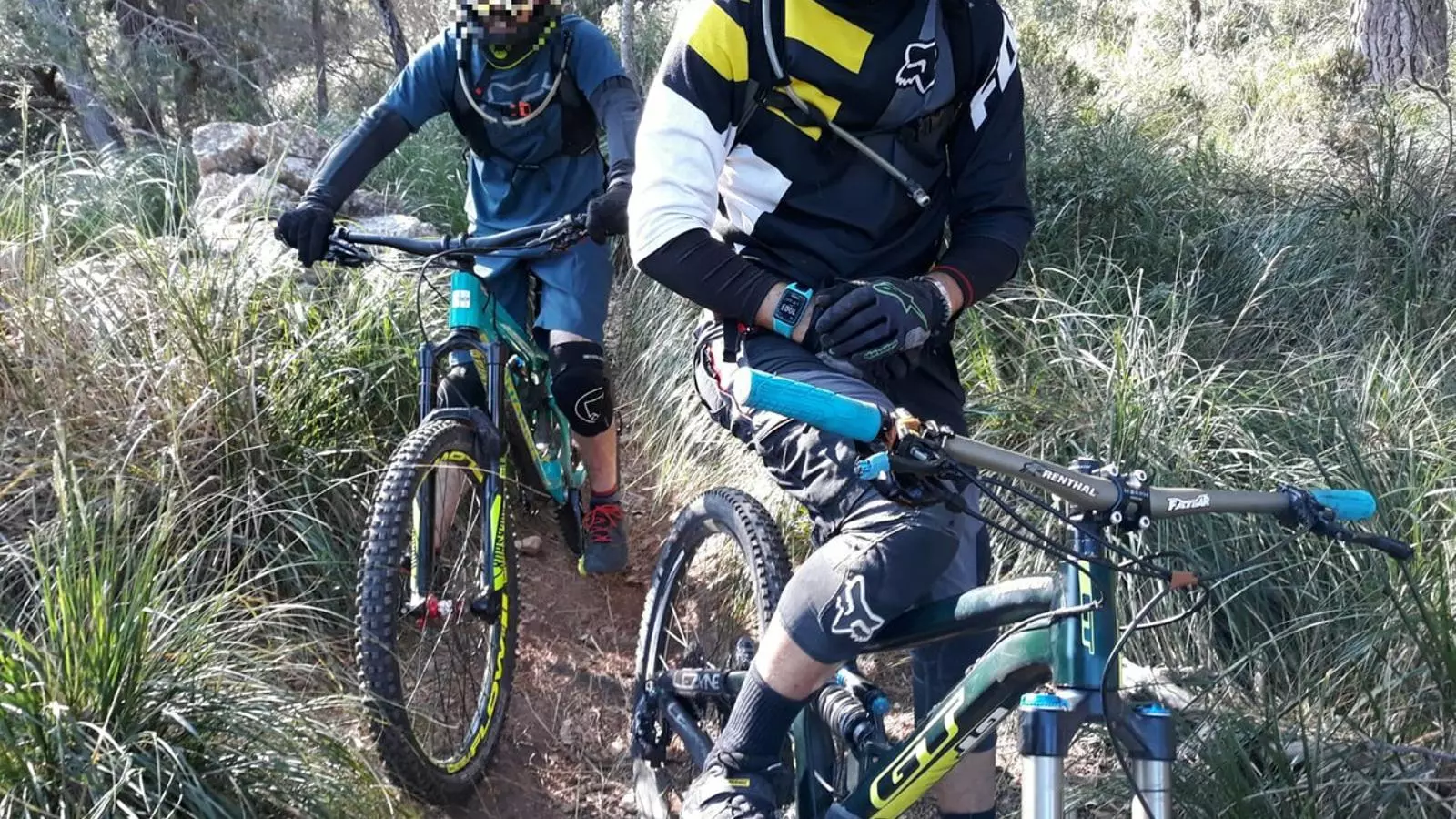 Medi Ambient denuncia sis ciclistes per circular dins espais erosionats i protegits de la serra