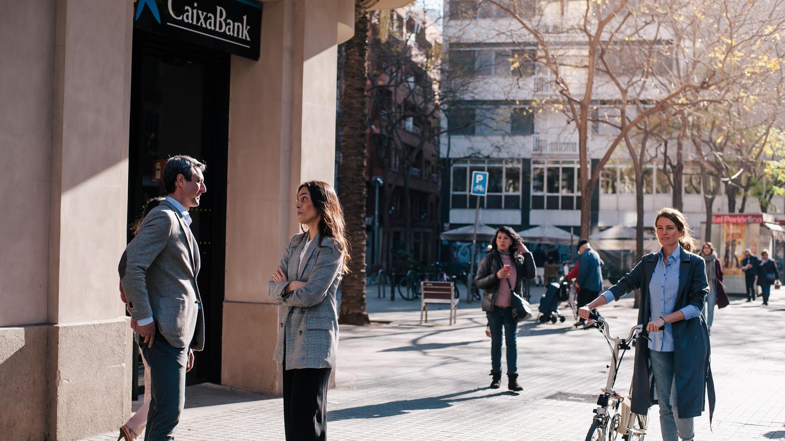 Exterior d'una oficina de CaixaBank