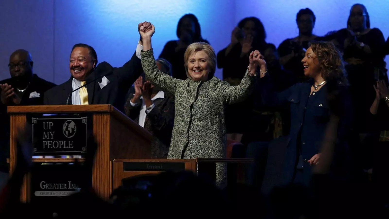 Una exultant Clinton va continuar ahir la seva campanya a Memphis.