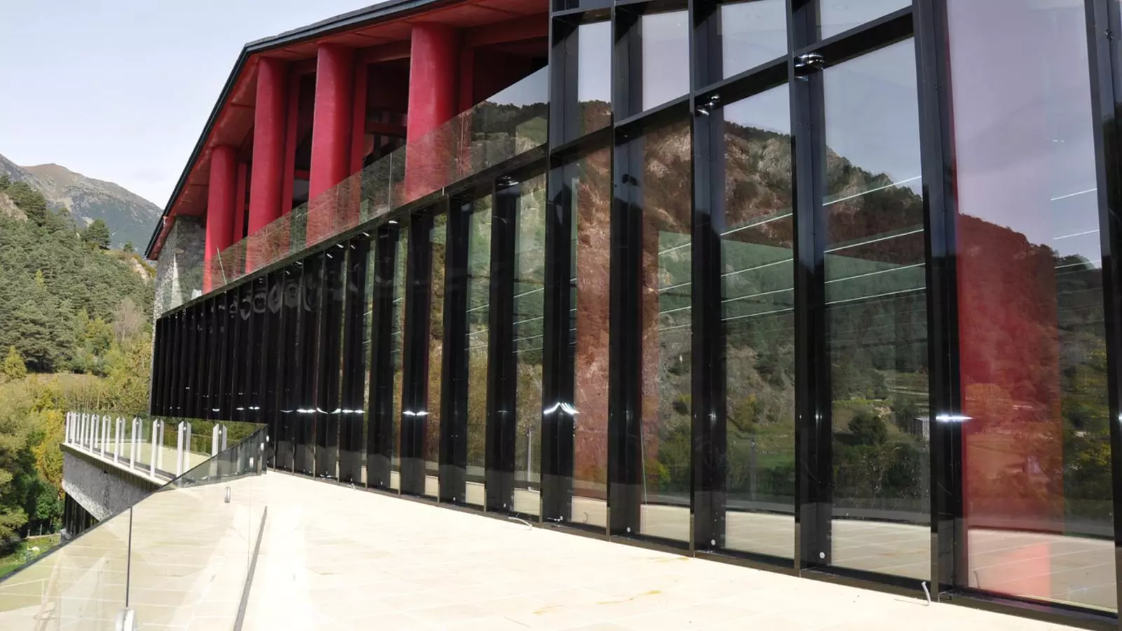 Façana del Centre Esportiu d'Ordino. / COMÚ ORDINO