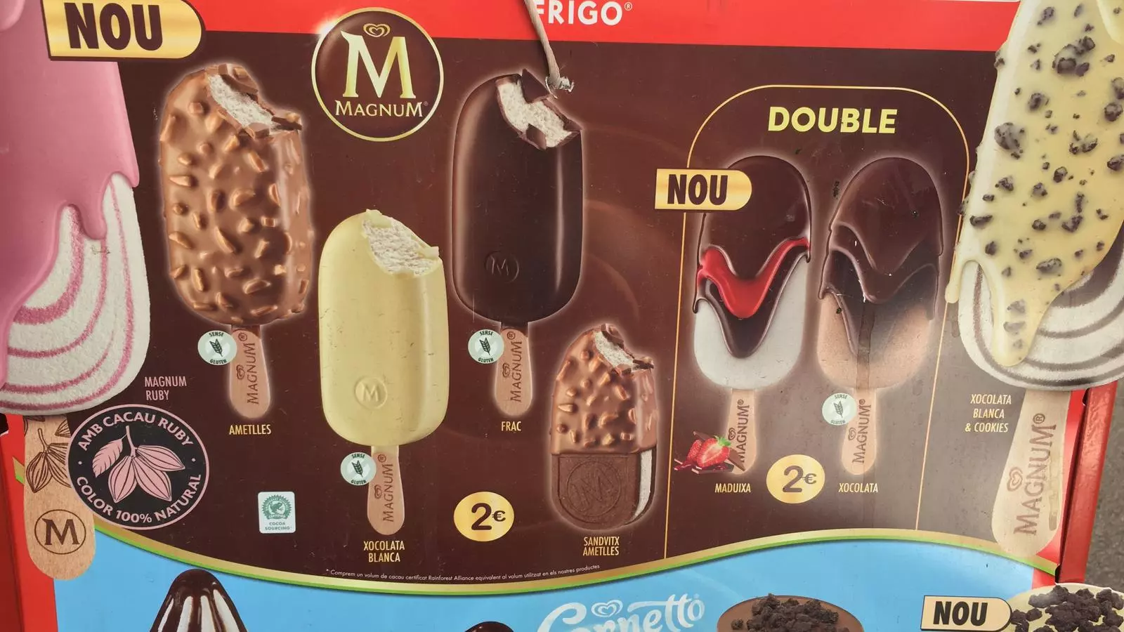 Un cartell de Frigo retolat en català, a Barcelona