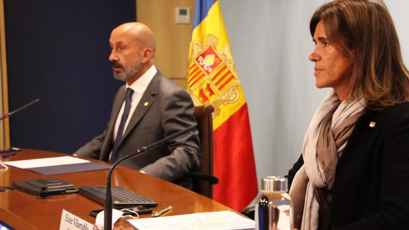La ministra d'Educació i Ensenyament Superior, Ester Vilarrubla, i el ministre de Salut, Joan Martínez Benazet, durant la roda de premsa celebrada aquest divendres / MP