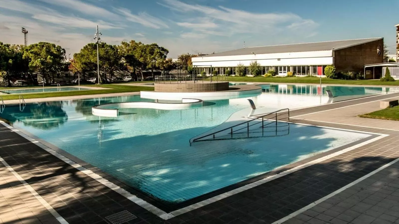 Imatge cedida per l'Ajuntament de Mollerussa de les piscines municipals on una nena de 6 anys ha estat a punt de morir ofegada.