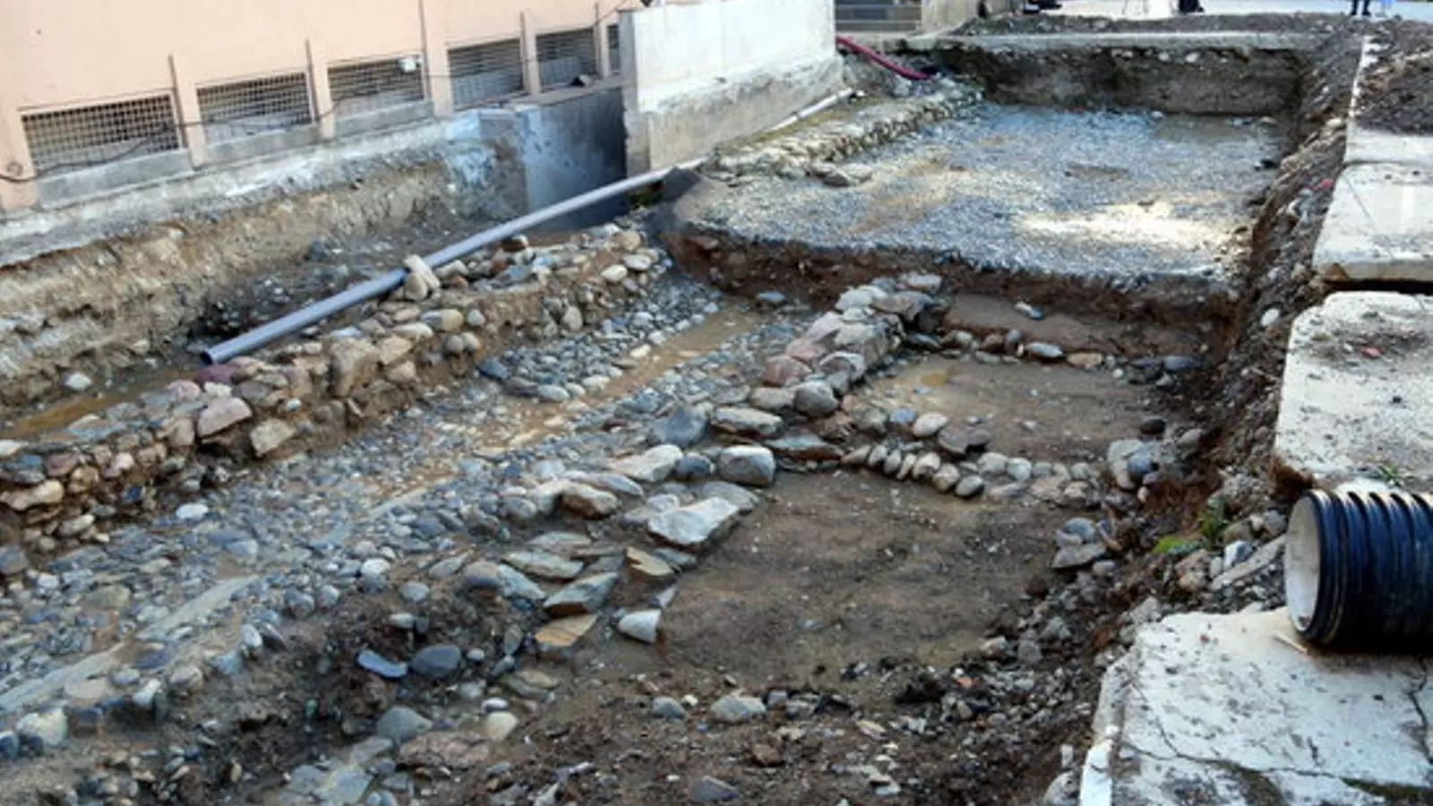 Troben "un jaciment únic al Pirineu" sota els carrers de la Seu d'Urgell. / ACN