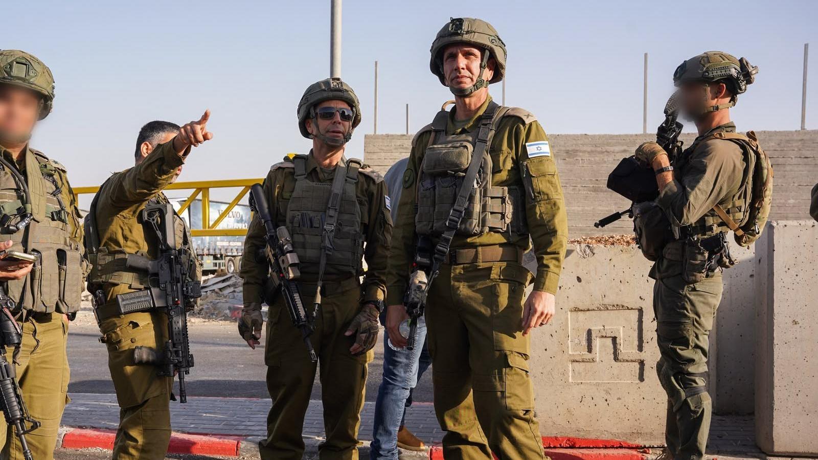 Soldiers and agents of the Israeli Border Police begin offensive operations in Hebron