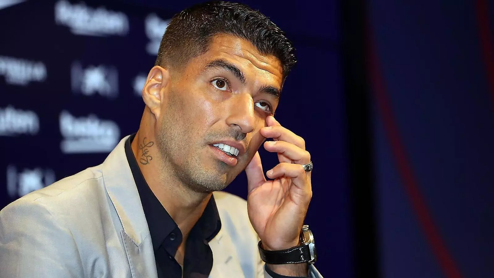 Luis Suárez durant la roda de premsa per acomiadar-se del Barça.
