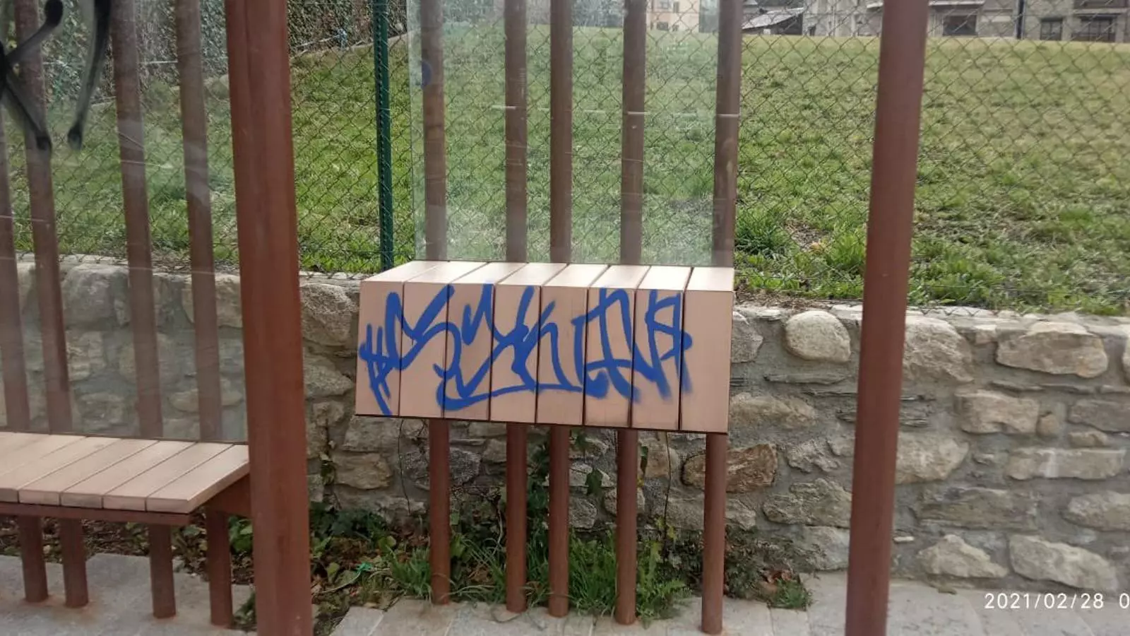 Pintades al mobiliari urbà d'Encamp
