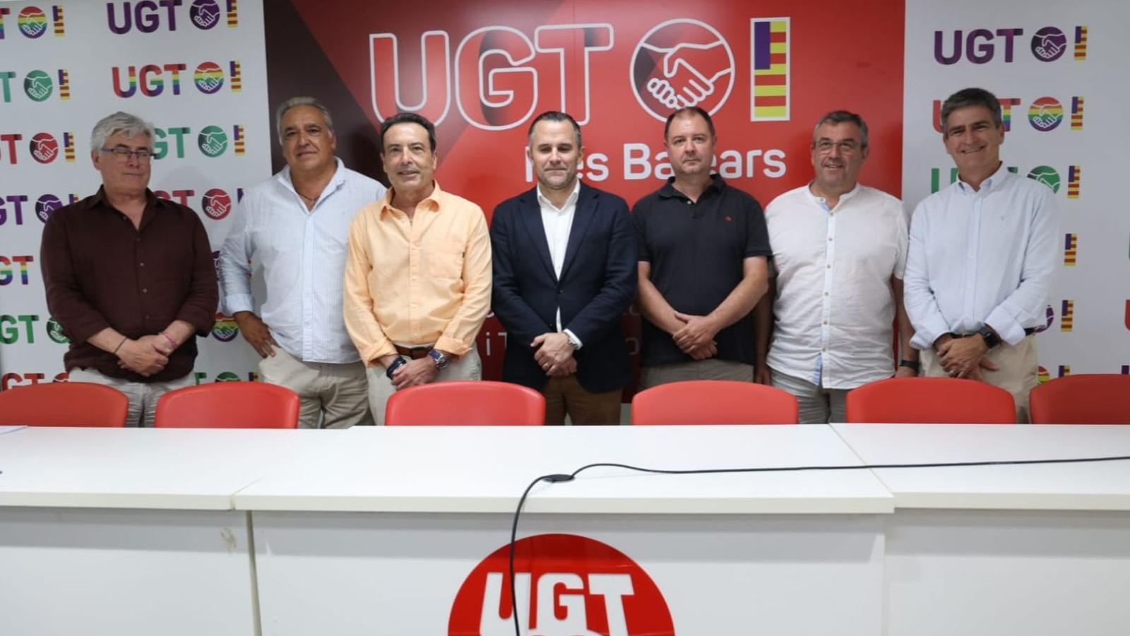 Representantes de las organizaciones empresariales y sindicales firmantes del nuevo convenio de la hostelería de Baleares.