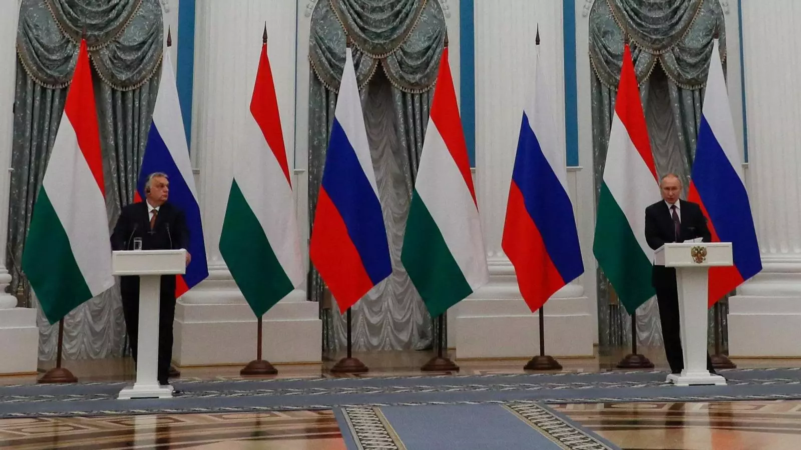 El president rus Vladimir Putin i el primer ministre hongarès, Viktor Orban, donen una conferència de premsa durant la seva reunió al Kremlin de Moscou
