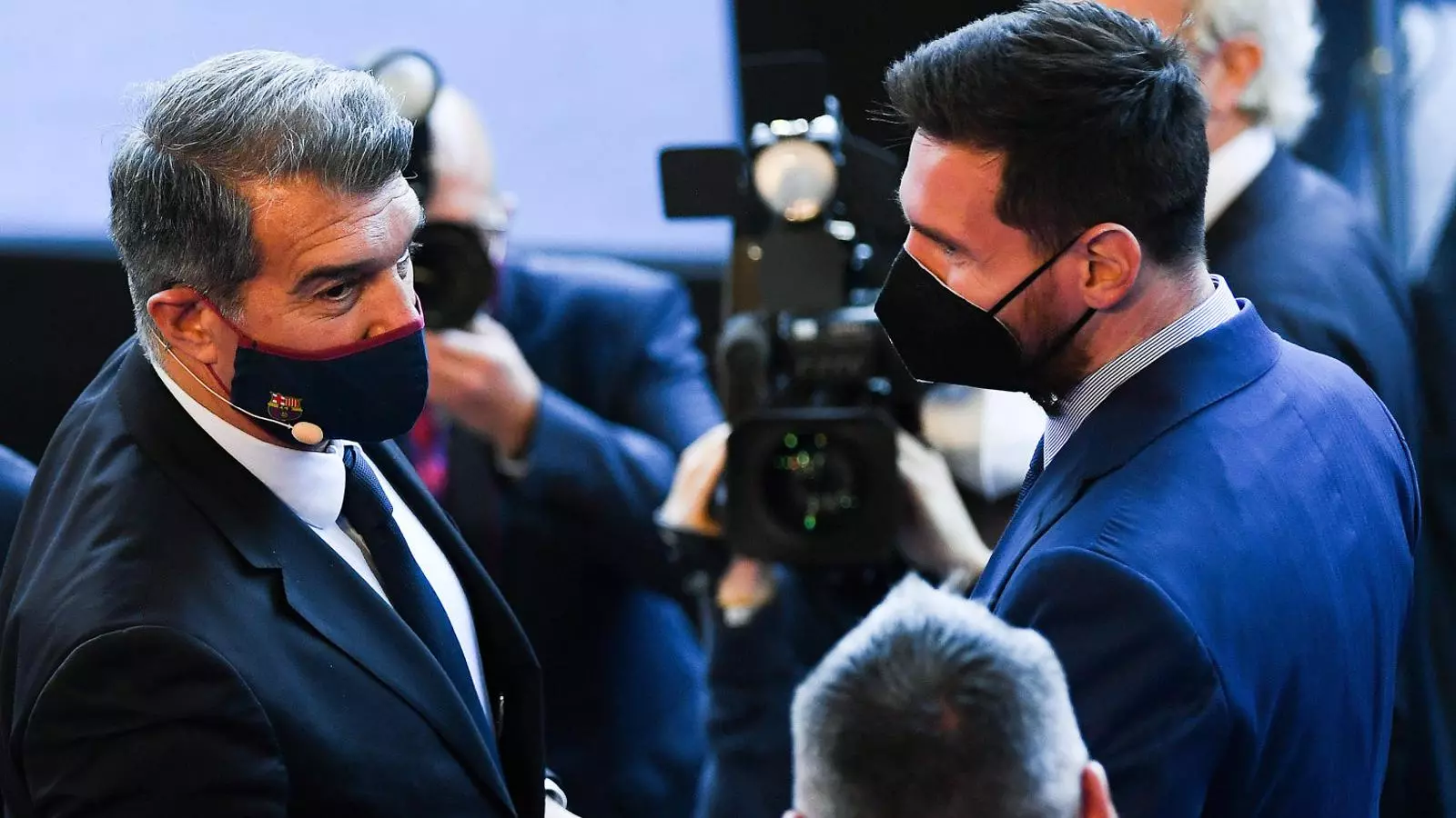 Joan Laporta i Leo Messi el dia de la presa de possessió de la nova junta del Barça al Camp Nou, a mitjans de març.