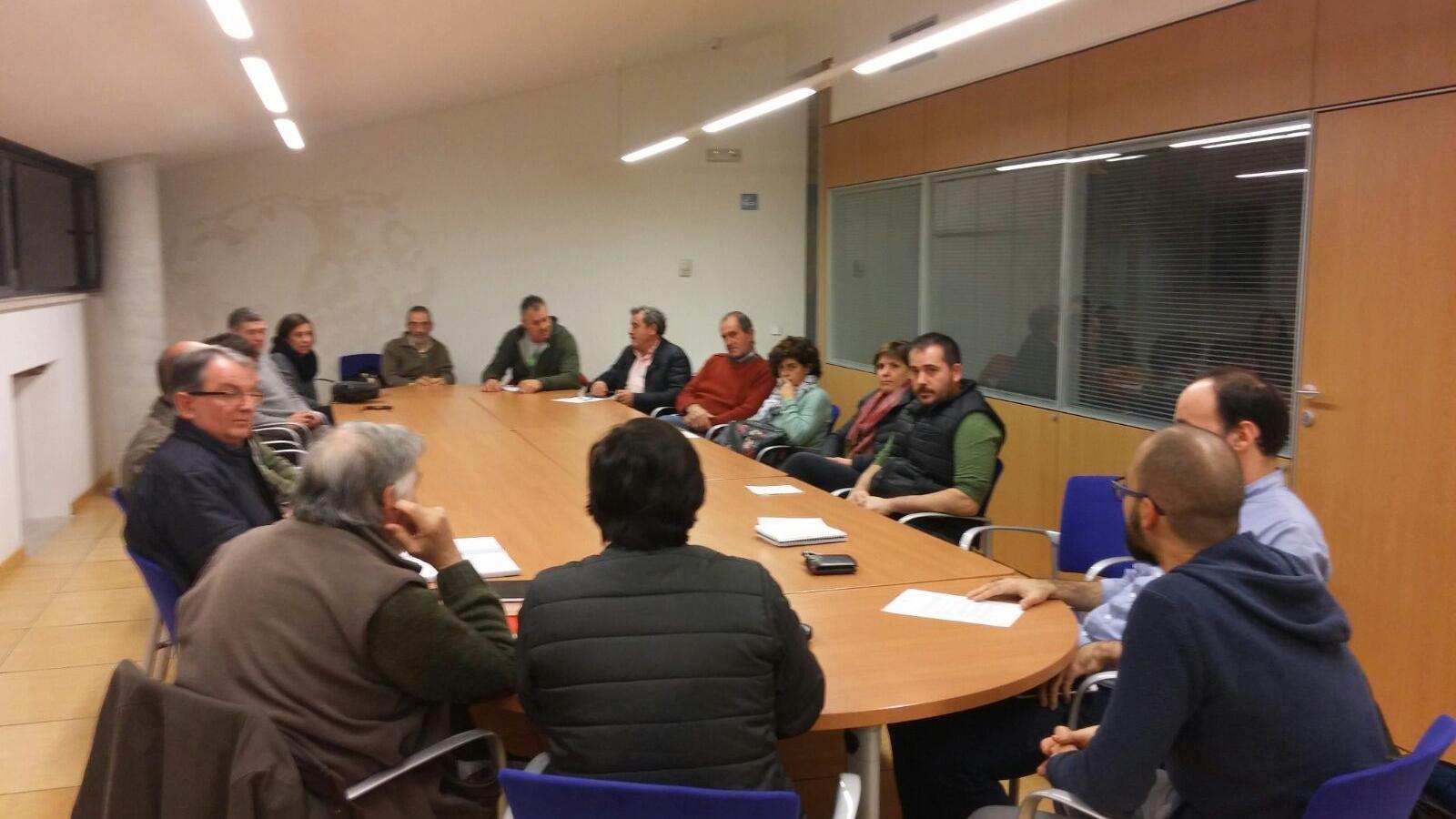 Reunió de la comissió en què es va acordar retre un homenatge a les víctimes de la Guerra Civil.