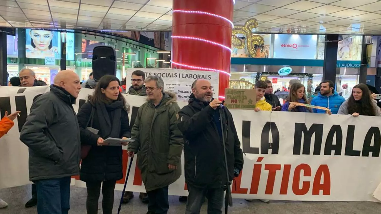 Moment de la lectura del manifest. / ARA ANDORRA.