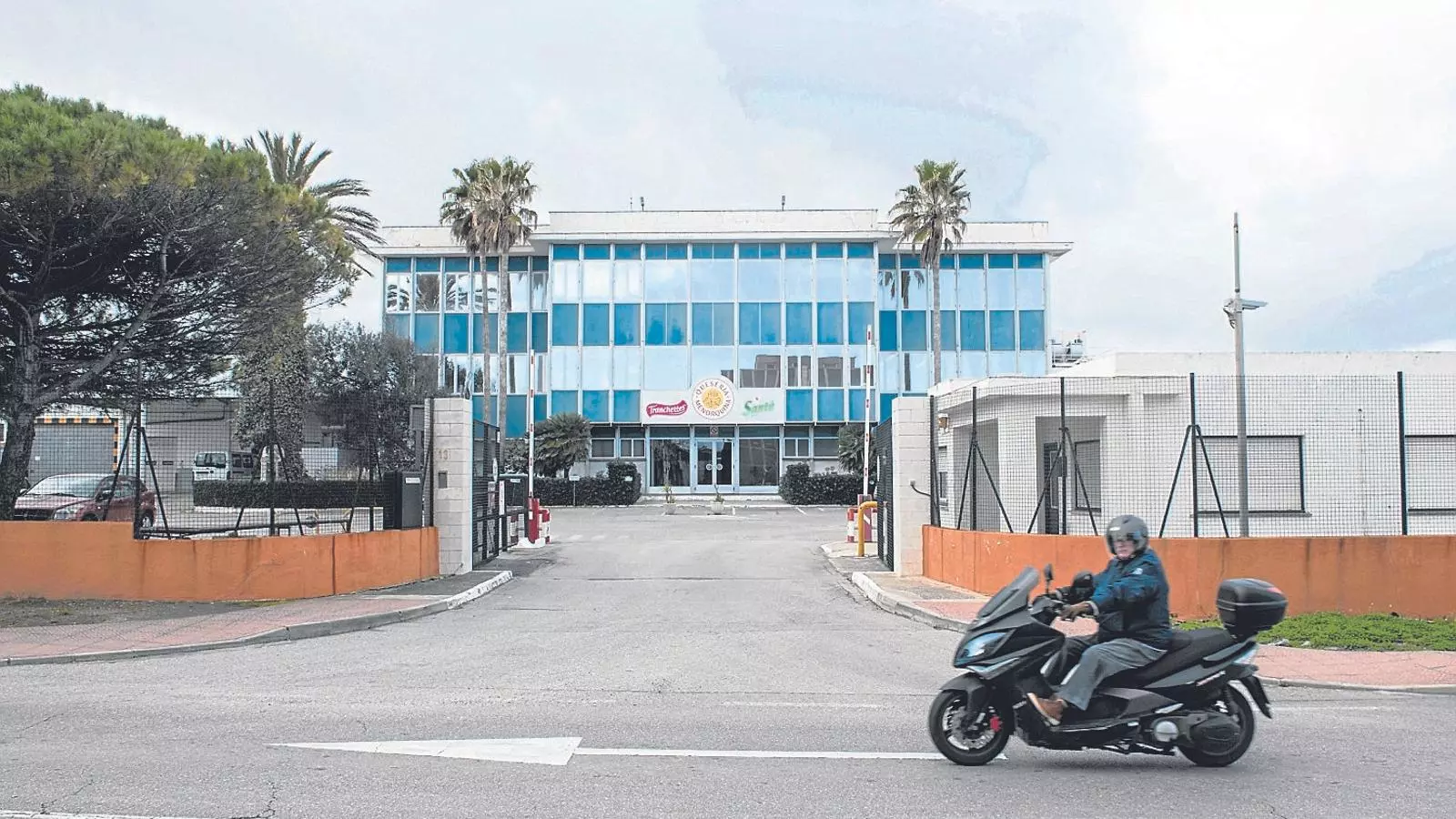 L’antiga fàbrica del Caserío a Maó, planta on es vol fer la transormació del serigot per exportar-lo després.