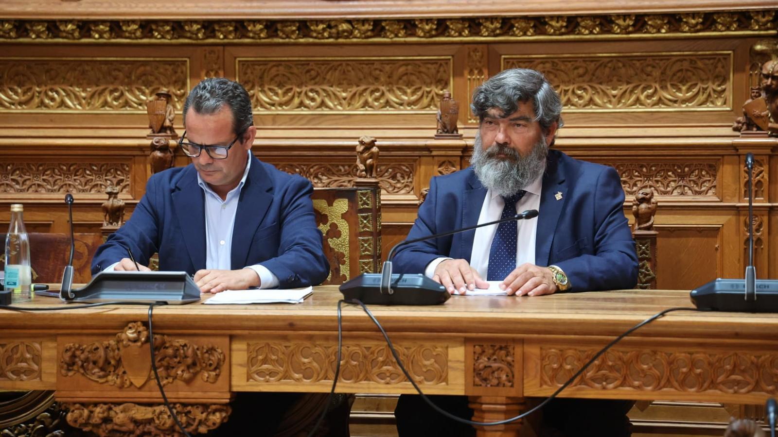 El consejero insular de Presidencia, Toni Fuster, y el vicepresidente Pedro Bestard.