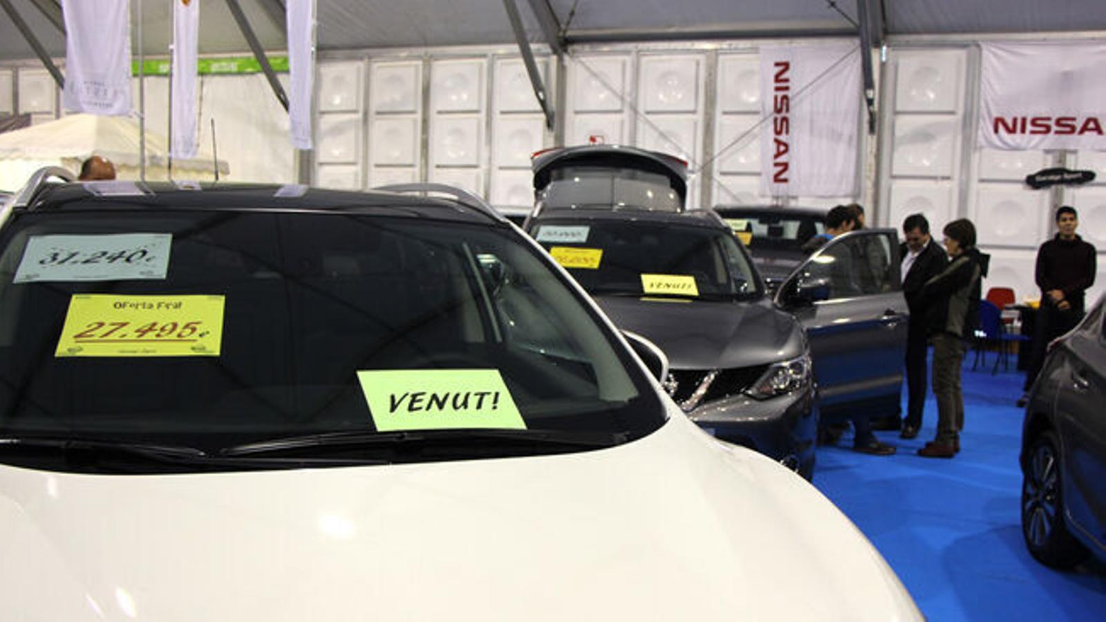 Vehicles a la venda. / E.C. (ANA)