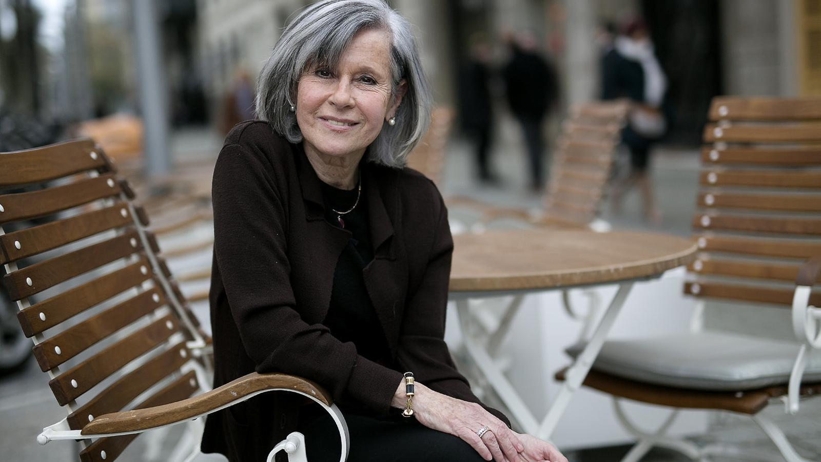 01. Susana Frouchtmann ha investigat la vida del marit de la seva institutriu. 02. L’única fotografia d’Alfonso Laurencic que Frouchtmann ha trobat als arxius. 03. Un dibuix que Laurencic va fer de la seva dona.