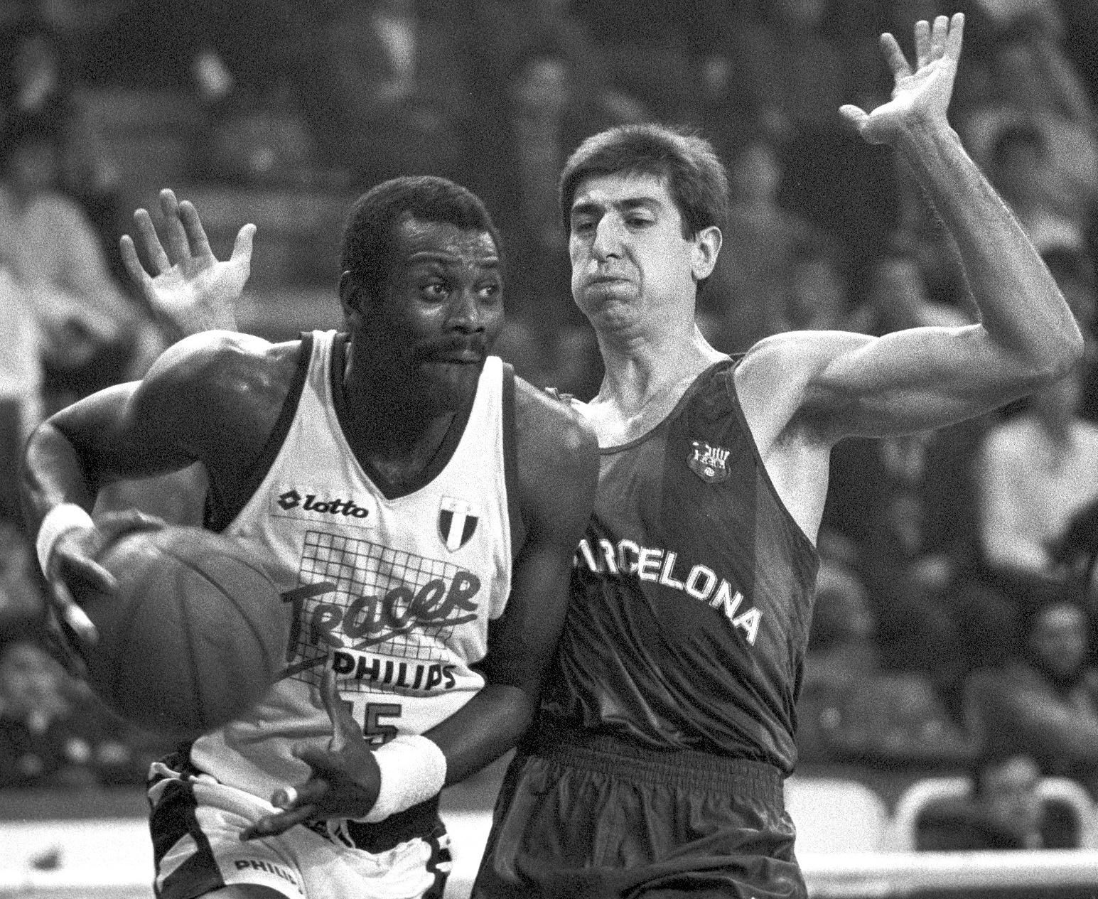 Bob McAdoo i Andrés Jiménez en un partit de l'any 1988