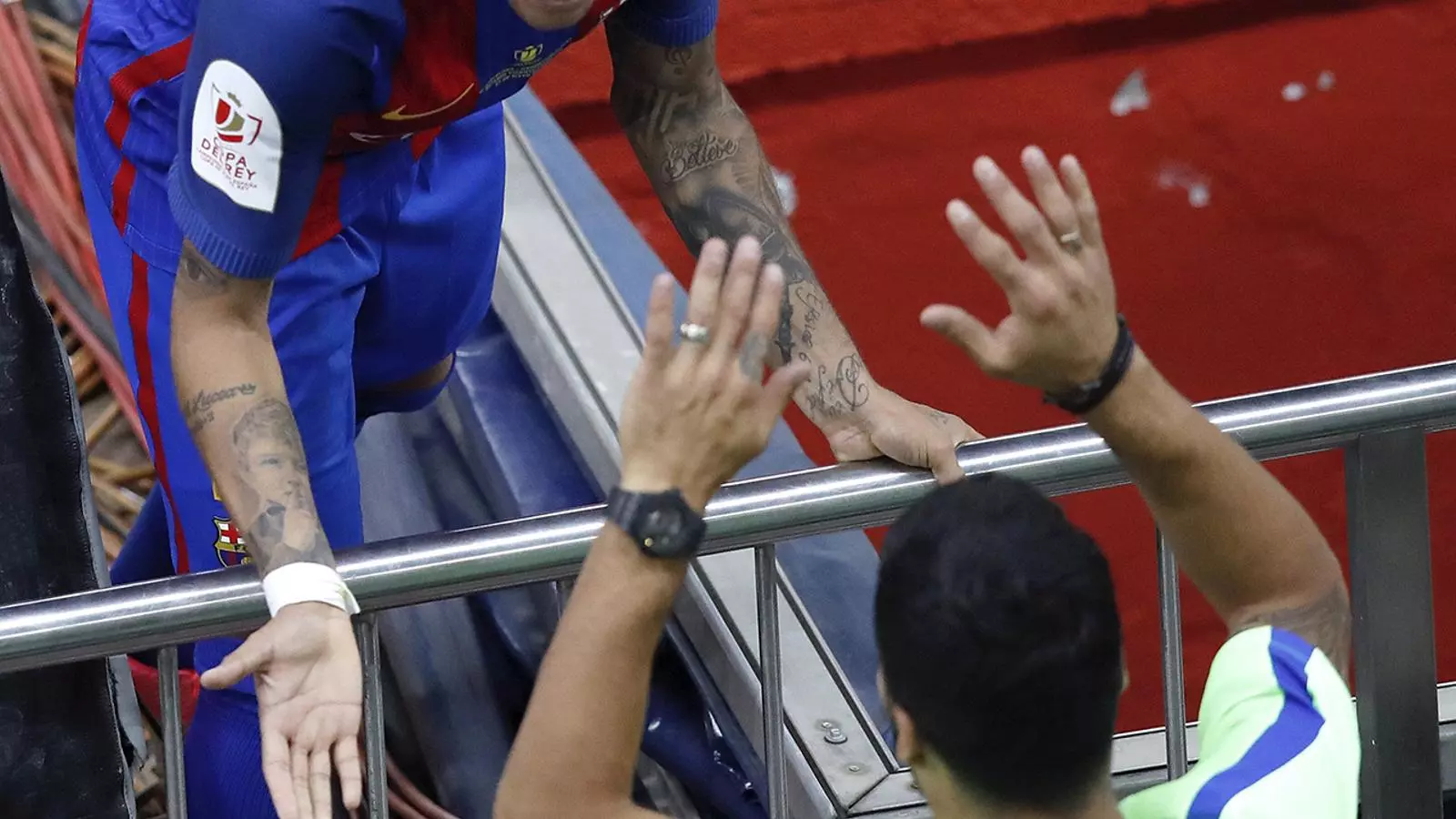 Neymar celebra amb Luis Suarez el segon gol
