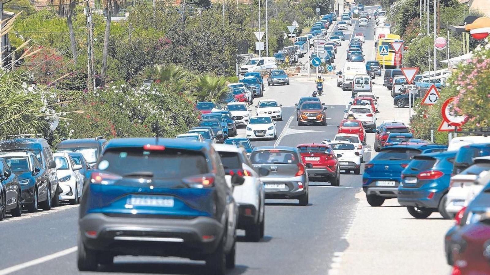 Autokollaps am Eingang von Sóller.