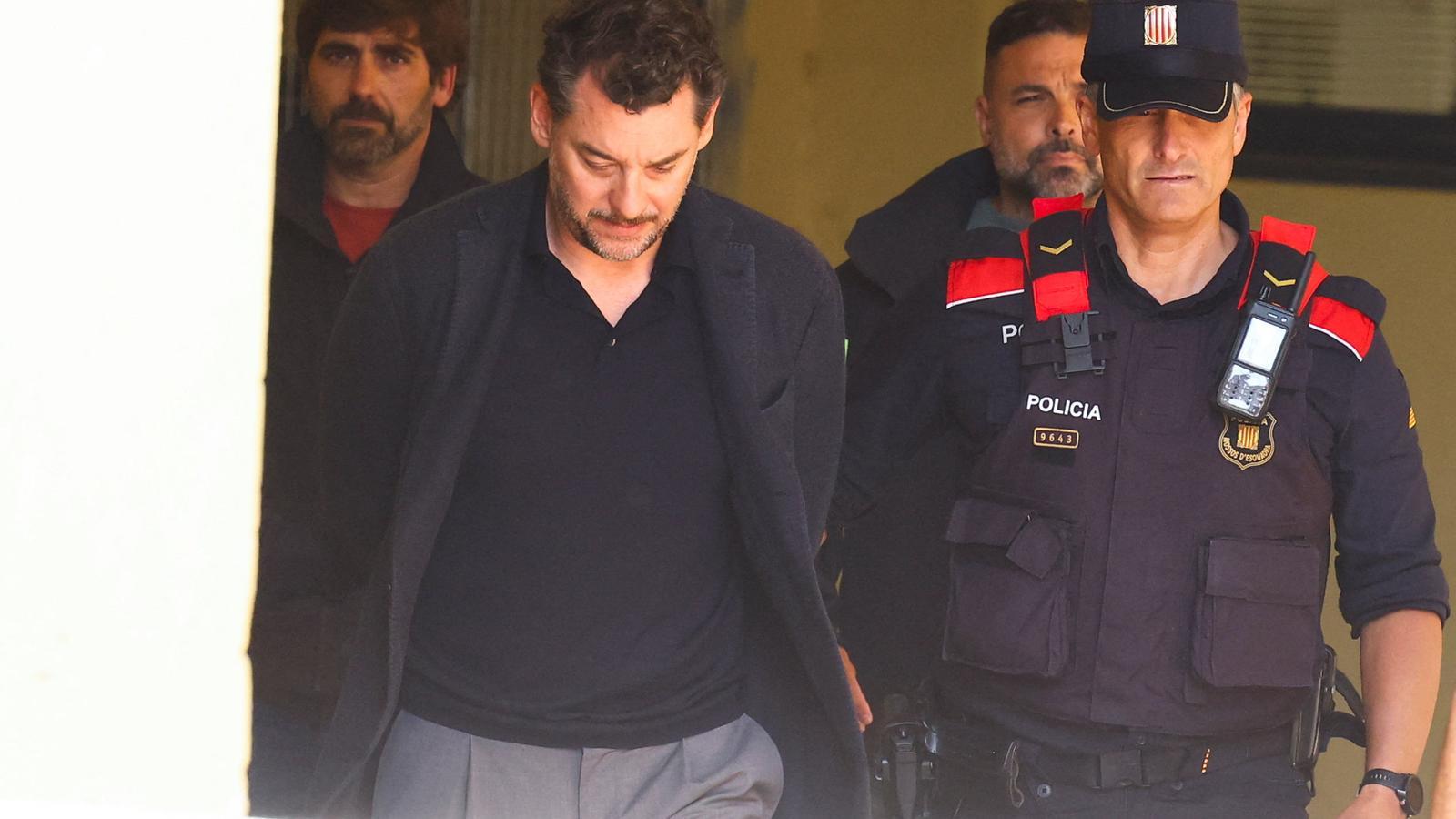 Jonathan Andic arrives married at the Martorell courts