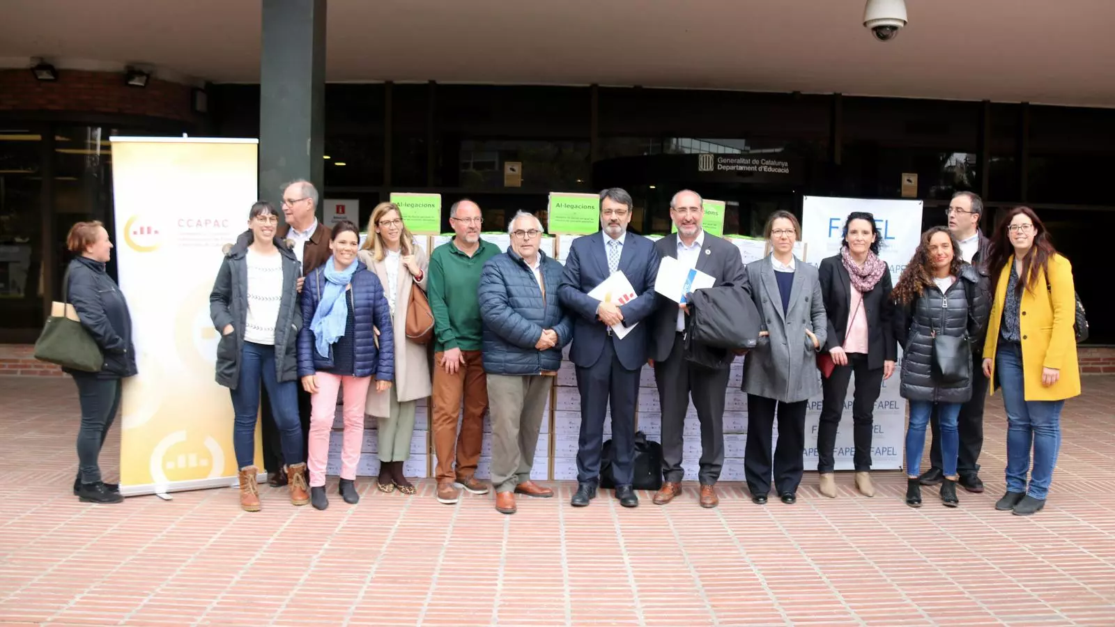Famílies de l'escola concertada insisteixen en rebutjar el nou decret i presenten més de 150.000 al·legacions