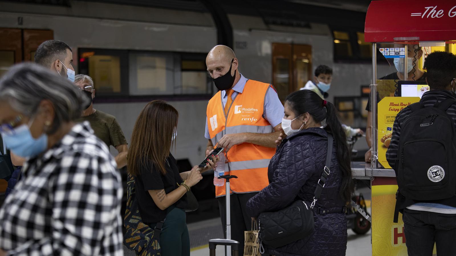 A Renfe informer reporting on the Cercanías service, on the first day of the train drivers' strike at Sants station in Barcelona