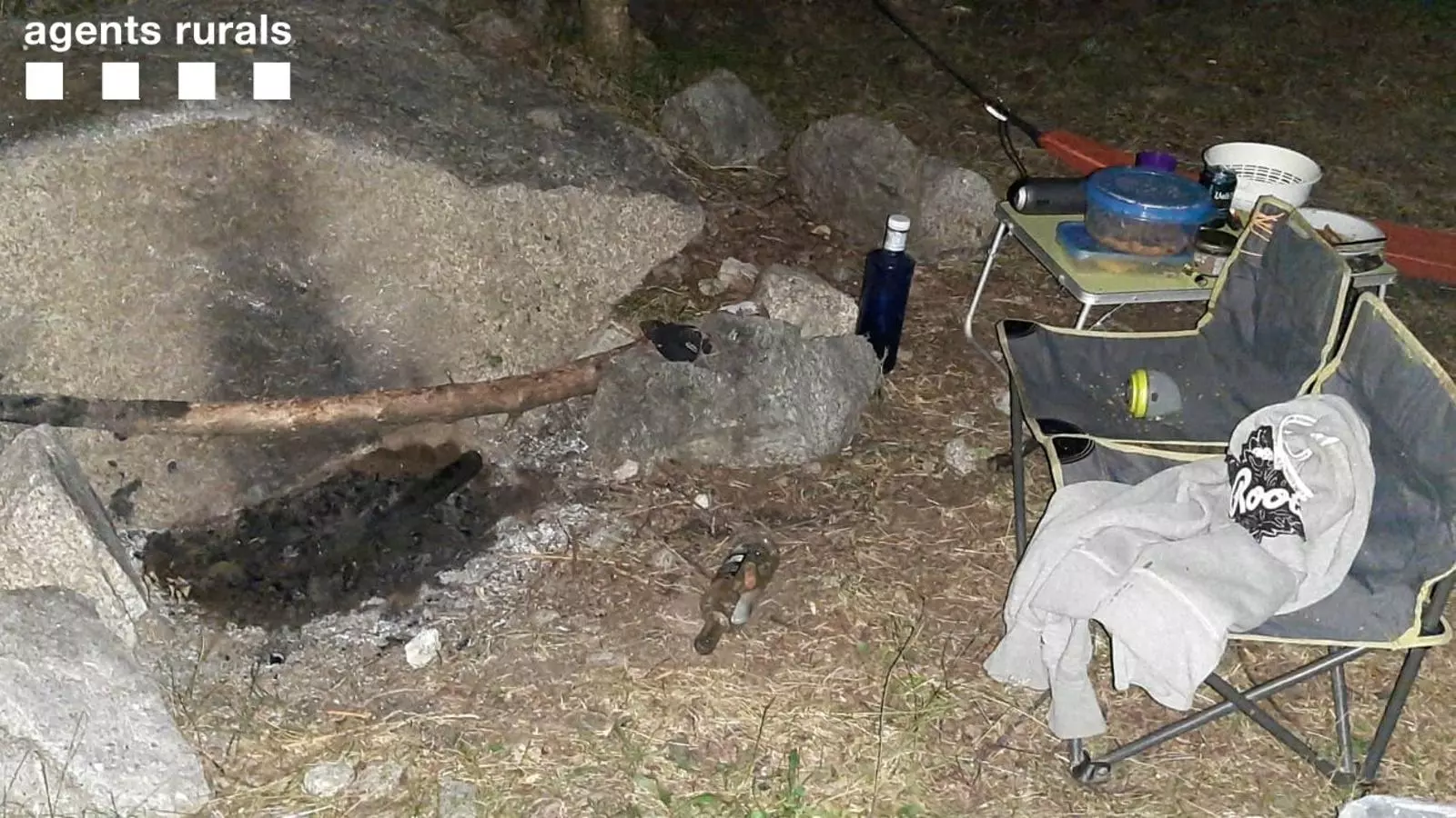 Denuncien a dues persones que feien foc al Parc Natural de l'Alt Pirineu. / AGENTS RURALS