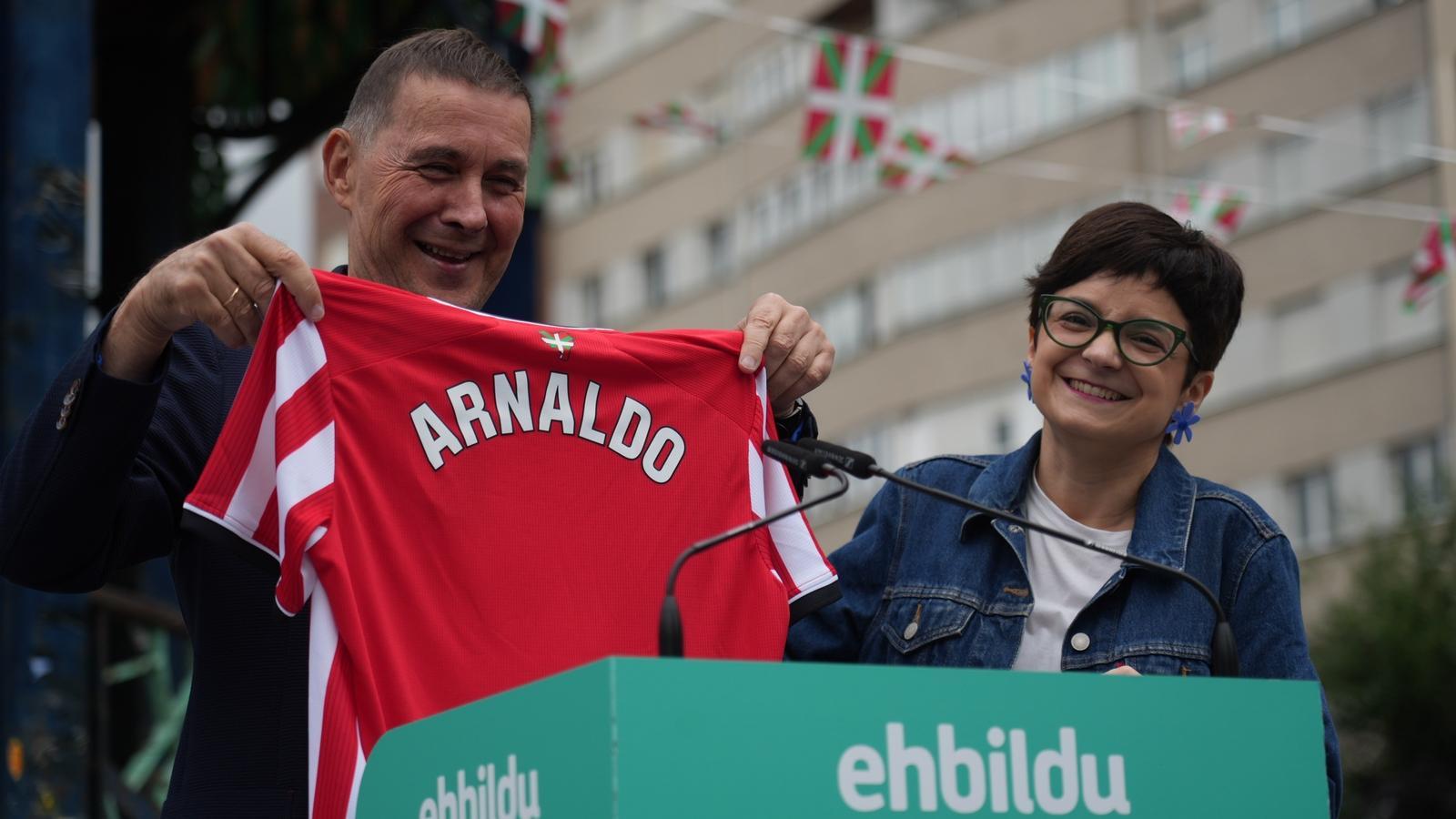 Otegi, con la camiseta del Athletic con el mapa de Euskal Herria