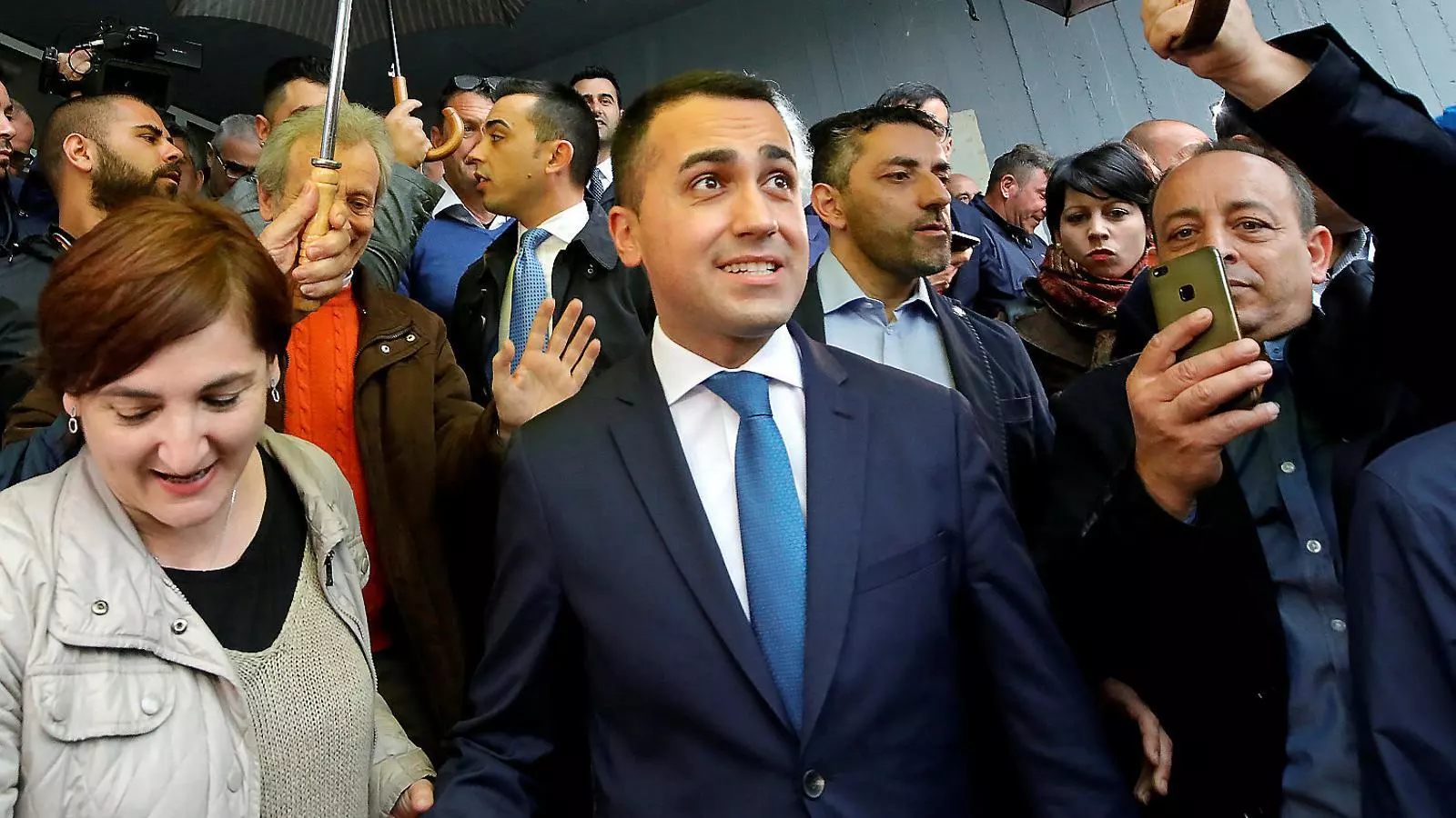 La militància del Moviment 5 Estrelles salva Di Maio