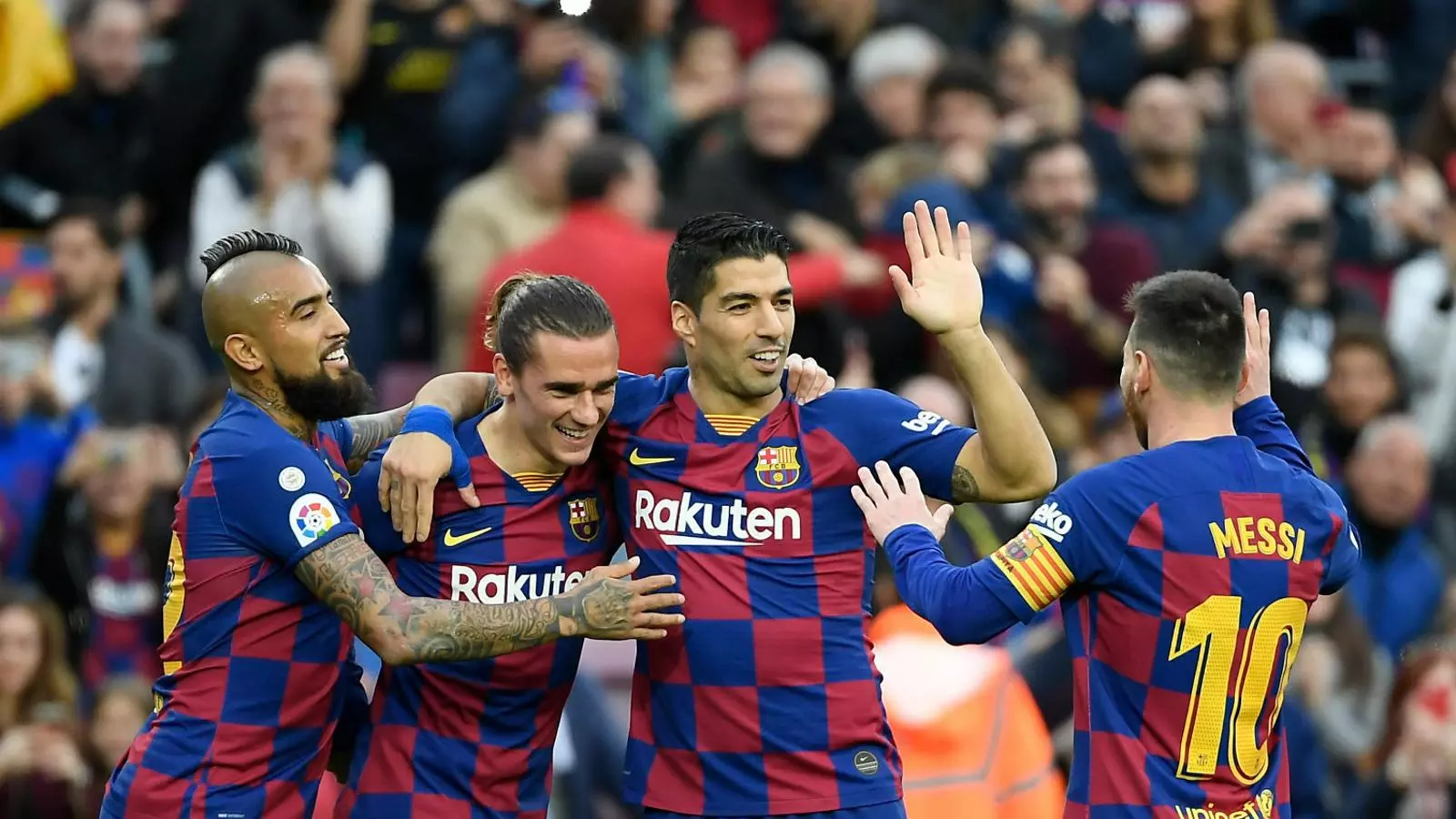 Els quatre golejadors del Barça celebrant un gol. El trident va decidir el partit contra l’Alabès.