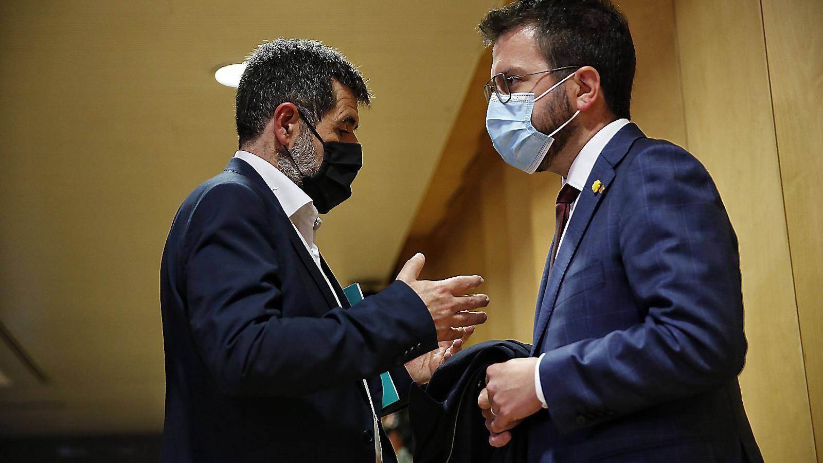 Jordi Sànchez and Pere Aragonès talking, in an archive image.