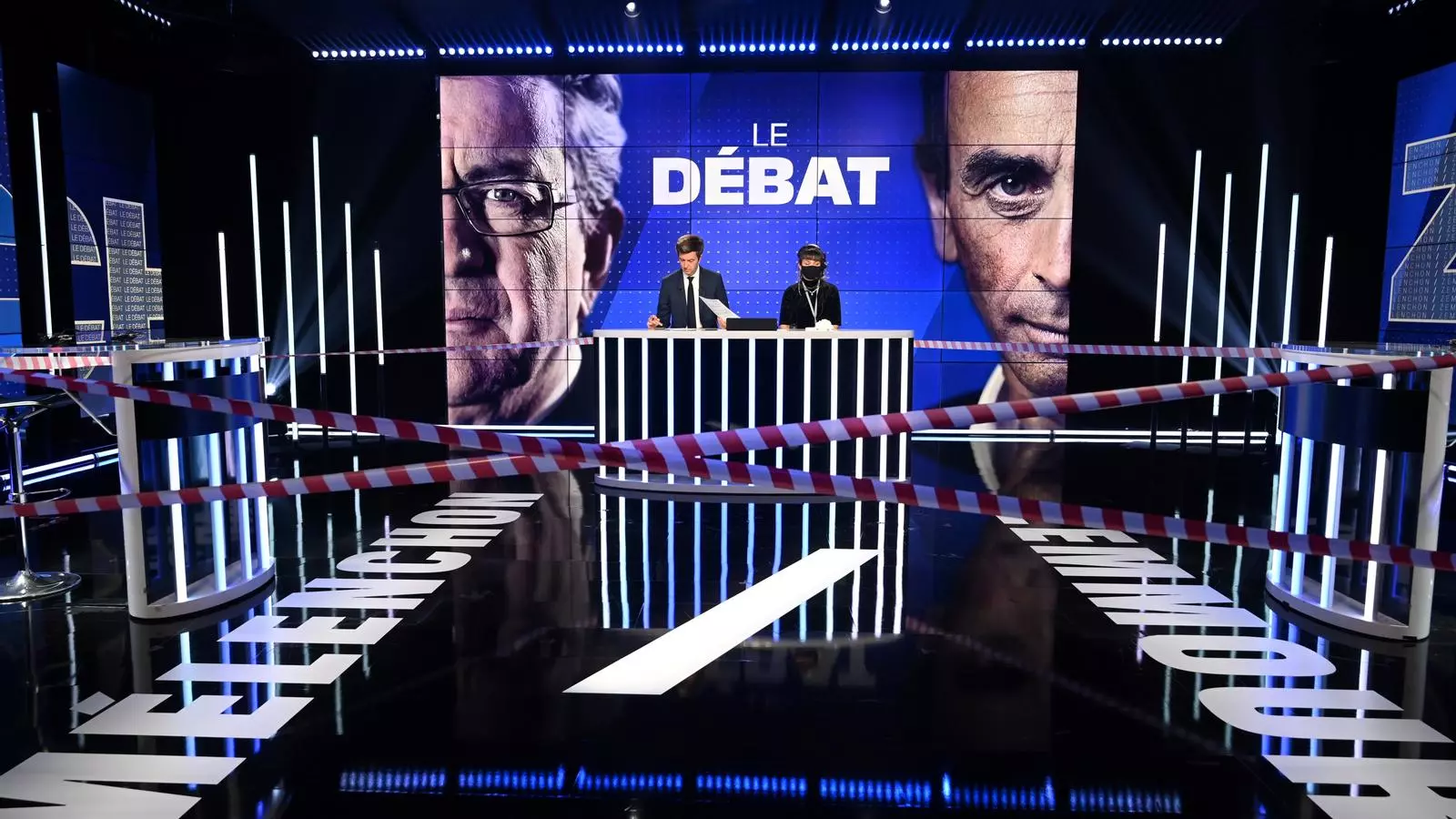 Preparatius per al debat entre Jean-Luc Melenchon i Eric Zemmour el passat 23 de setembre.