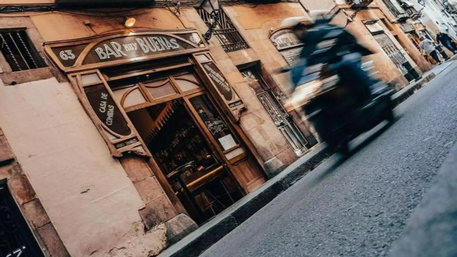 El bar Muy Buenas, al carrer del Carme