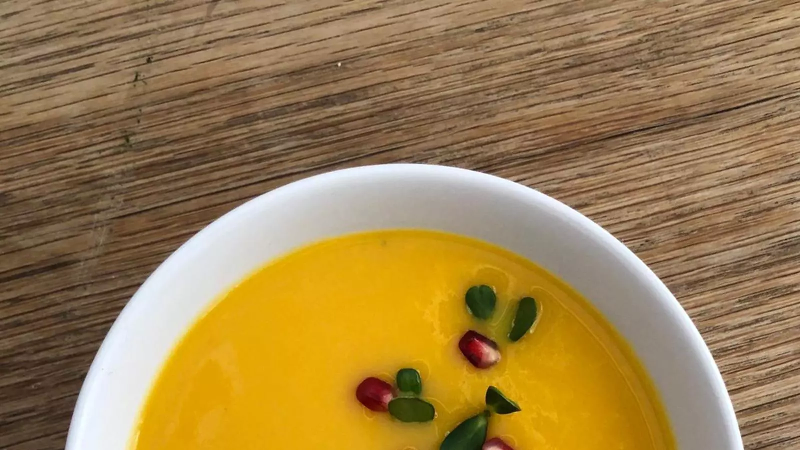 Com es fa la crema de carbassa amb magrana? Recepta de la cuinera Teresa Carles