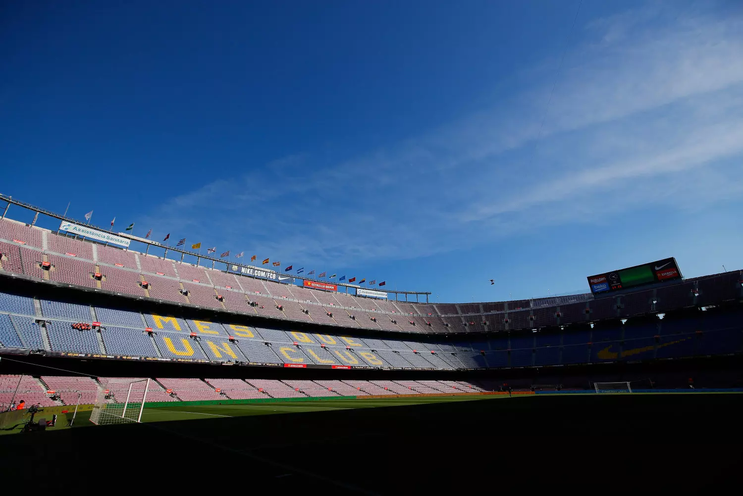 El Camp Nou ha vist passar fins a quatre directors de compliment en l’últim any i mig.