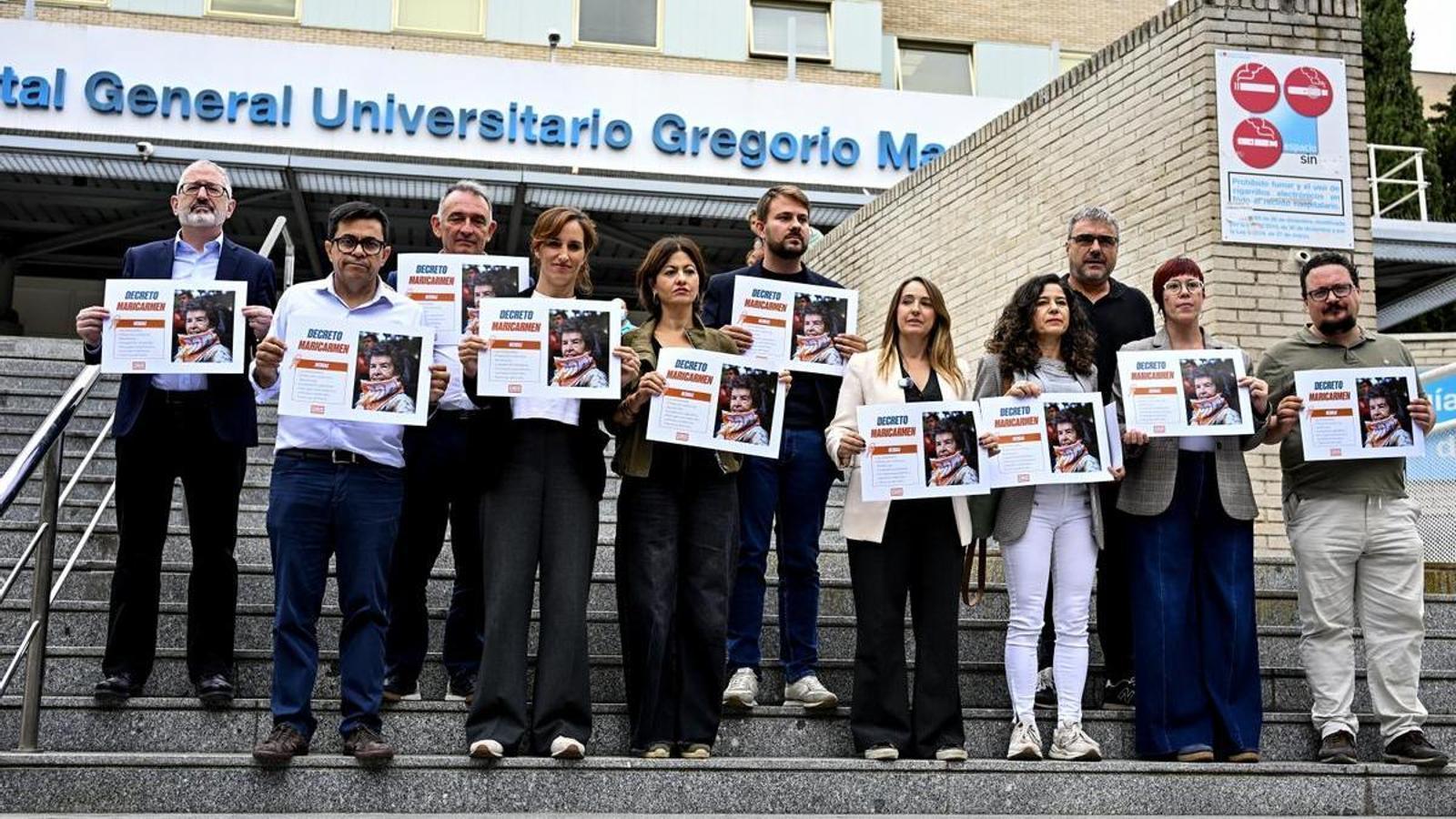 The Minister of Health, Mónica García (2i) and the Minister of Youth and Children, Sira Rego (c) together with members of the SUMAR, Podemos, ERC, Bildu and BNG groups at the doors of the Gregorio Marañón Hospital in Madrid, in support of the Maricarmen Decree