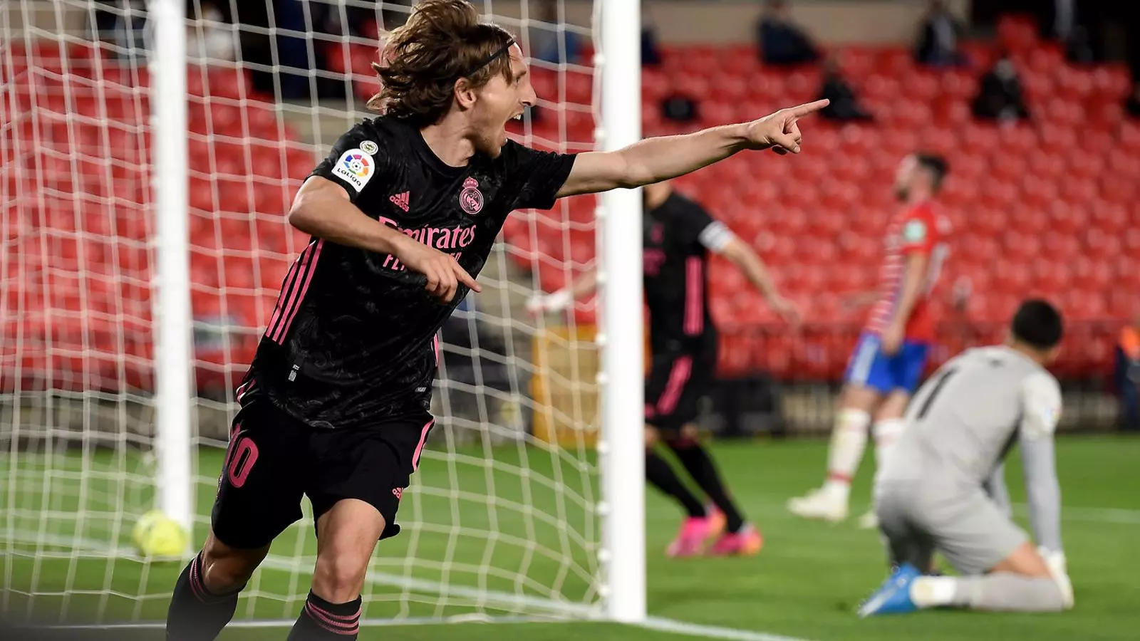 El centrocampista croata Luka Modric marcó el primer gol del Real Madrid ayer al Nuevo Los Cármenes contra el Granada.