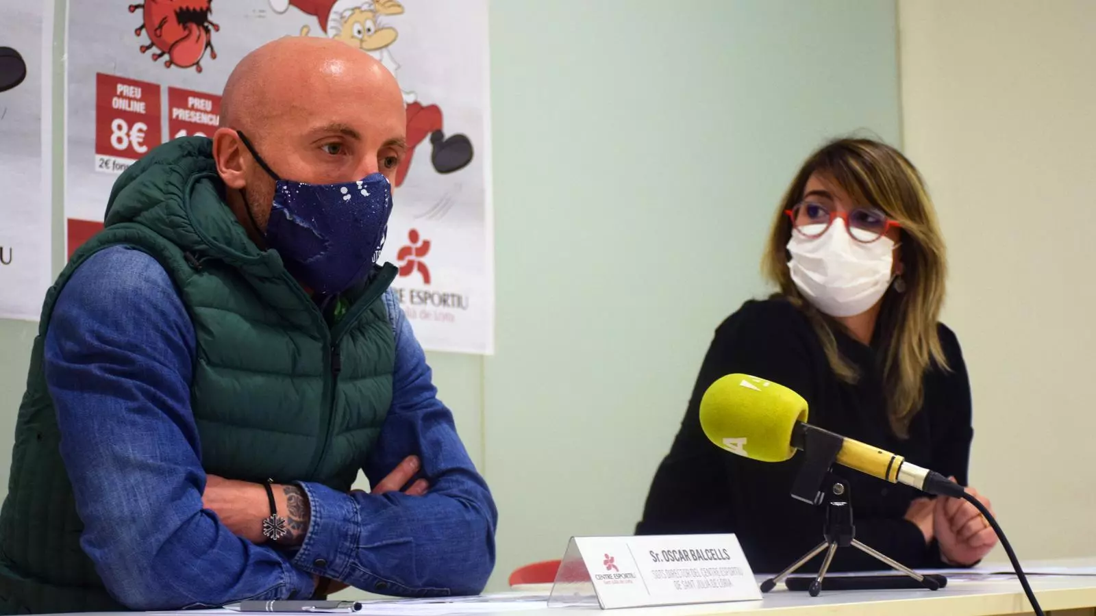 El sotsdirector de Sasectur, Òscar Balcells, i la consellera de Turisme i Esports de Sant Julià, Diana Sánchez, durant la presentació de la Sant Silvestre 2020. / M. P. (ANA)