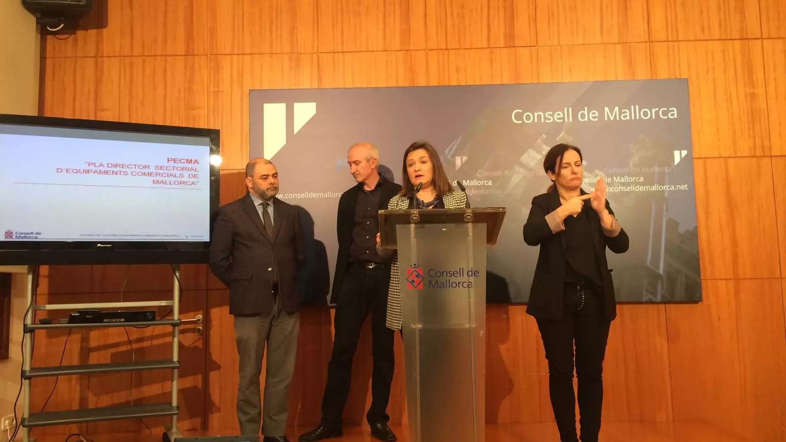 Garrido, Bonet i Miquel Vadell, director insular de Territori.