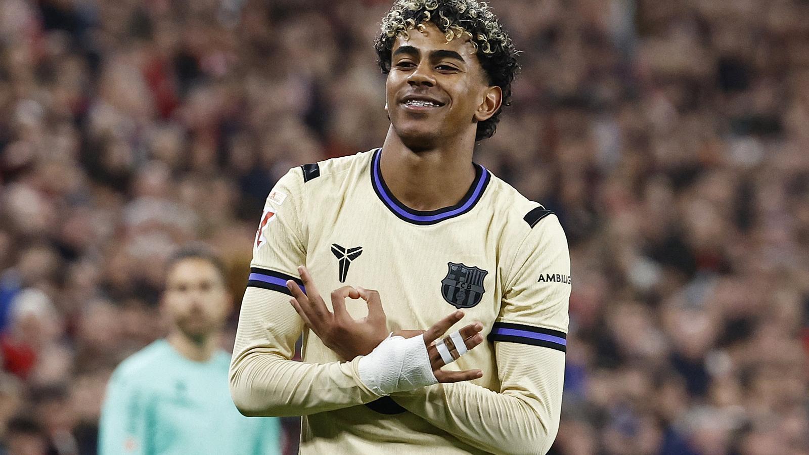 Fútbol Fútbol - LaLiga - Athletic Bilbao v FC Barcelona - San Mamés, Bilbao, España - 7 de marzo de 2026 Lamine Yamal del FC Barcelona celebra marcar su primer gol REUTERS/Vincent West