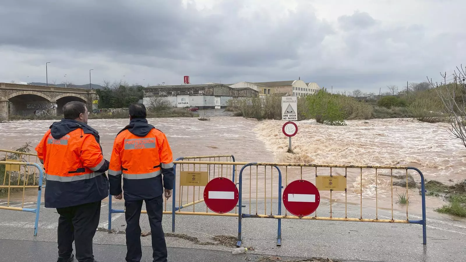 El riu Palància s'ha desbordat a la ciutat de Sagunt (Camp de Morvedre), ben a prop de la seva desembocadura.