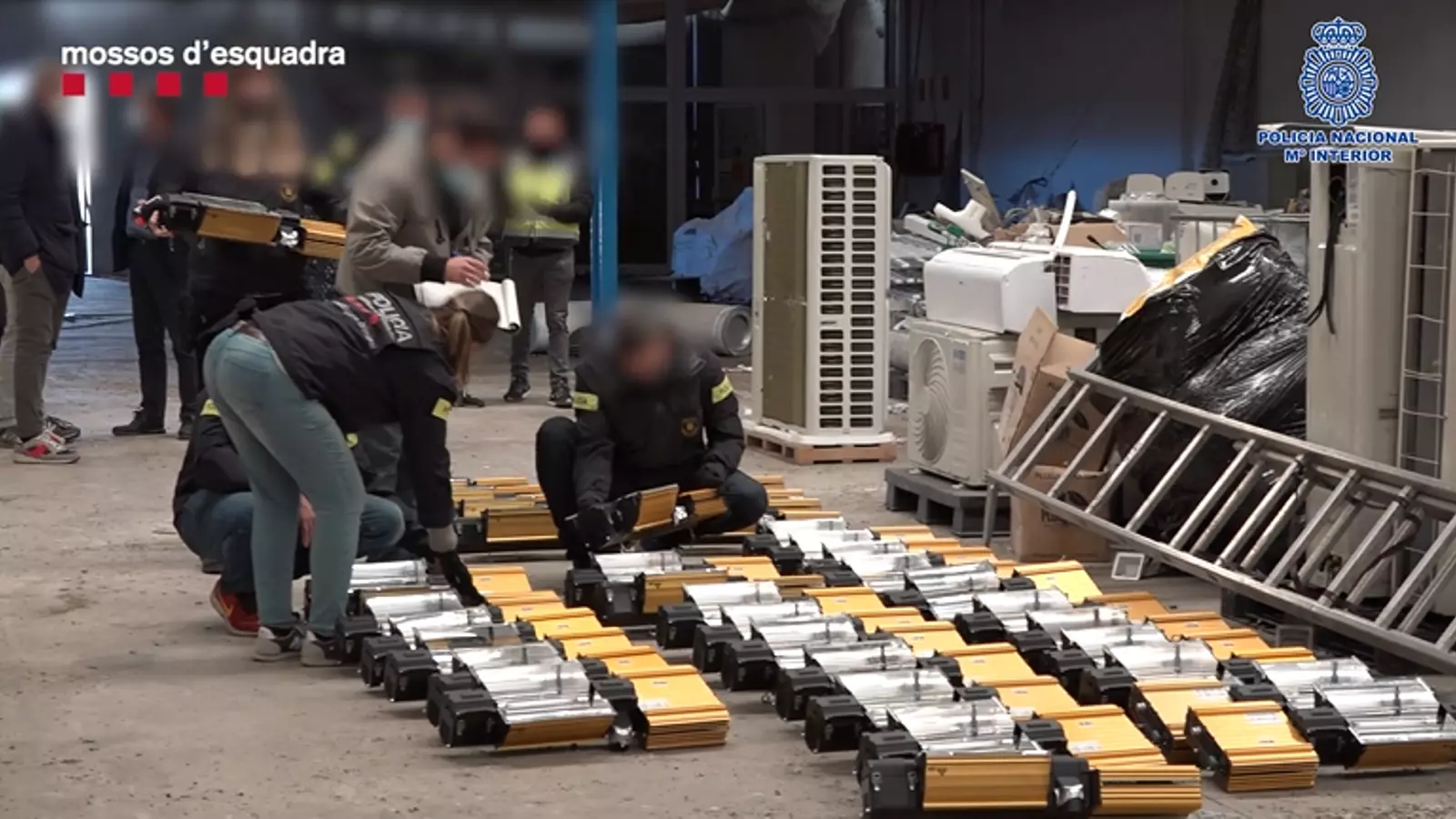 Un vídeo con los cacheos de los Mossos y la Policía Nacional a una de las empresas vinculadas a la trama de narcotráfico y corrupción policial