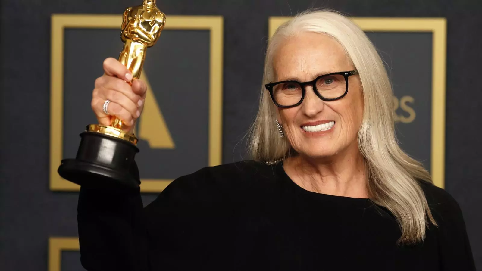Jane Campion amb l'Oscar a millor direcció per 'The Power of Dog'.