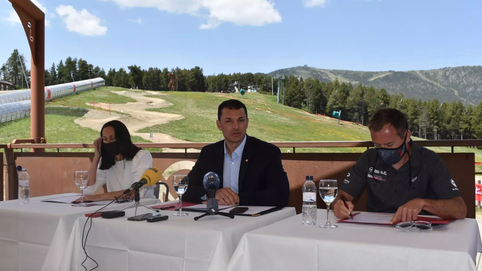 Les autoritats presenten la ubicació on anirà l'heliport nacional, a la Caubella