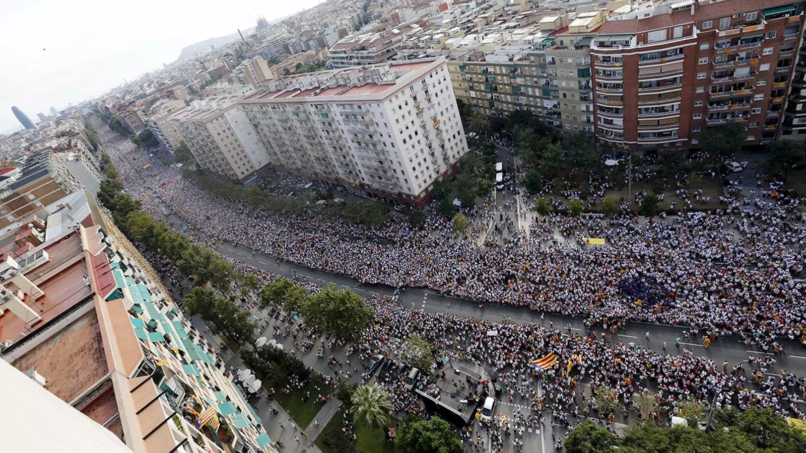Esperant l'arribadar del punter gegant. REUTERS/Albert Gea
