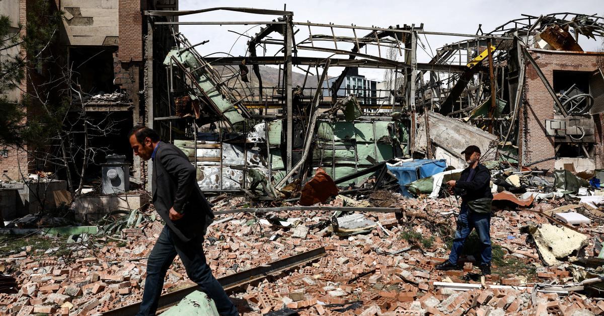 Trump manté l'ultimàtum de dilluns perquè l'Iran reobri Ormuz mentre continua la cerca del pilot desaparegut