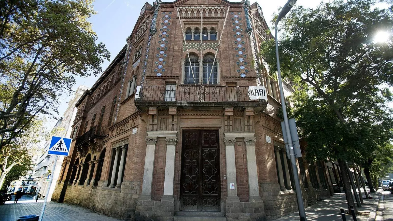 L’edifici de la Casa de la Premsa, construïda per a l’Exposició del 1929, fa anys que no té cap ús.