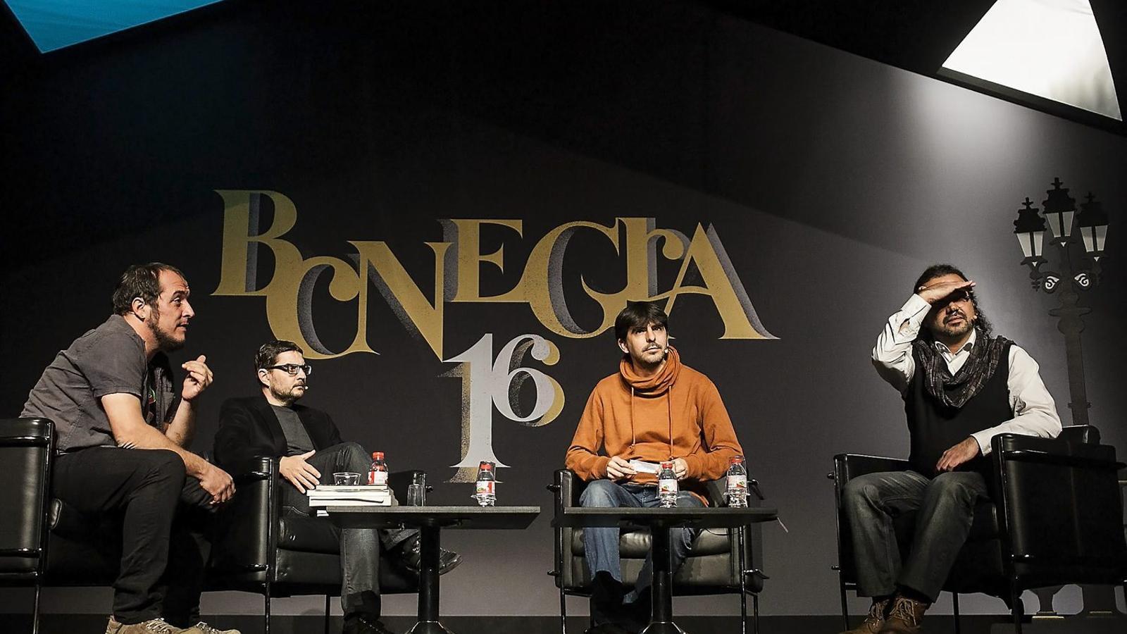 David Fernàndez va moderar la taula rodona amb Xavier Aliaga, Joanjo Garcia i Juanjo Braulio, tres nous valors de la novel·la negra valenciana.