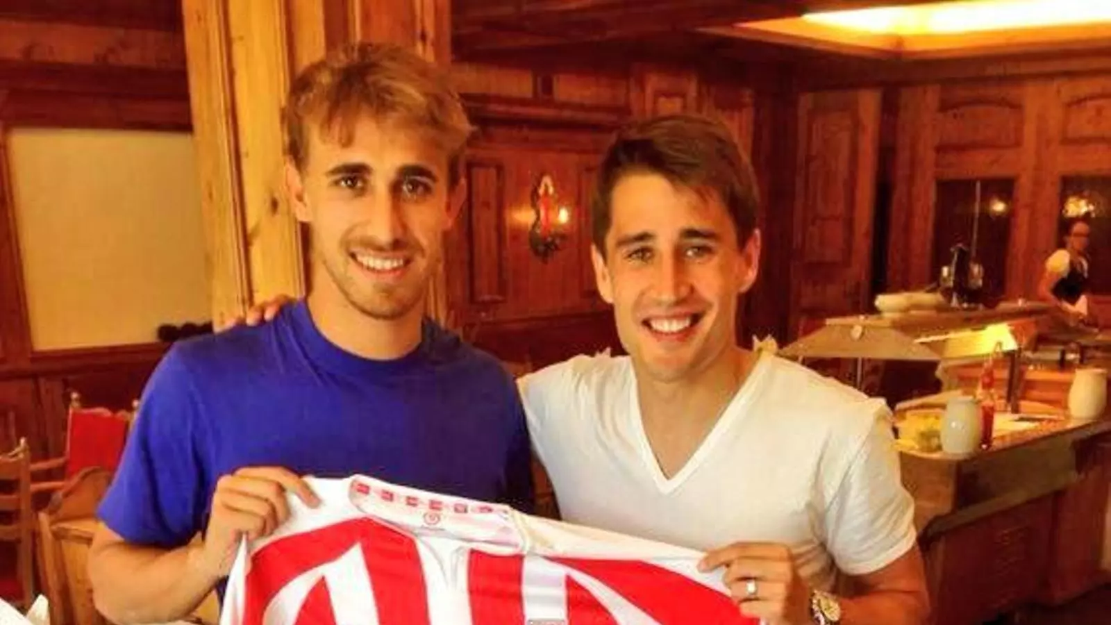 Bojan i Muniesa, amb la samarreta del Stoke City